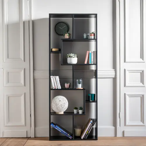 Schwarzer Bücherschrank