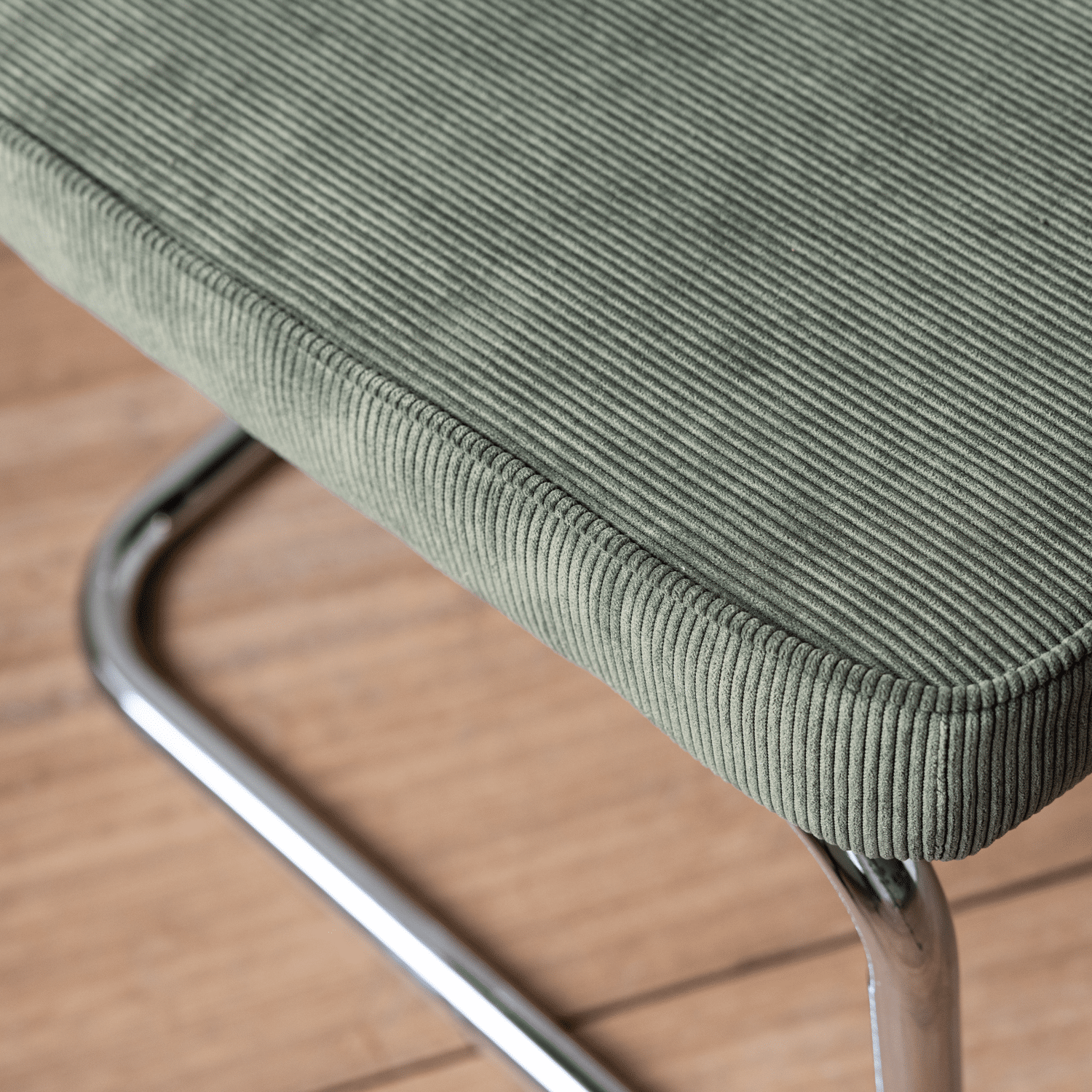 Set van 2 MARIA kaki groene corduroy sledestoelen