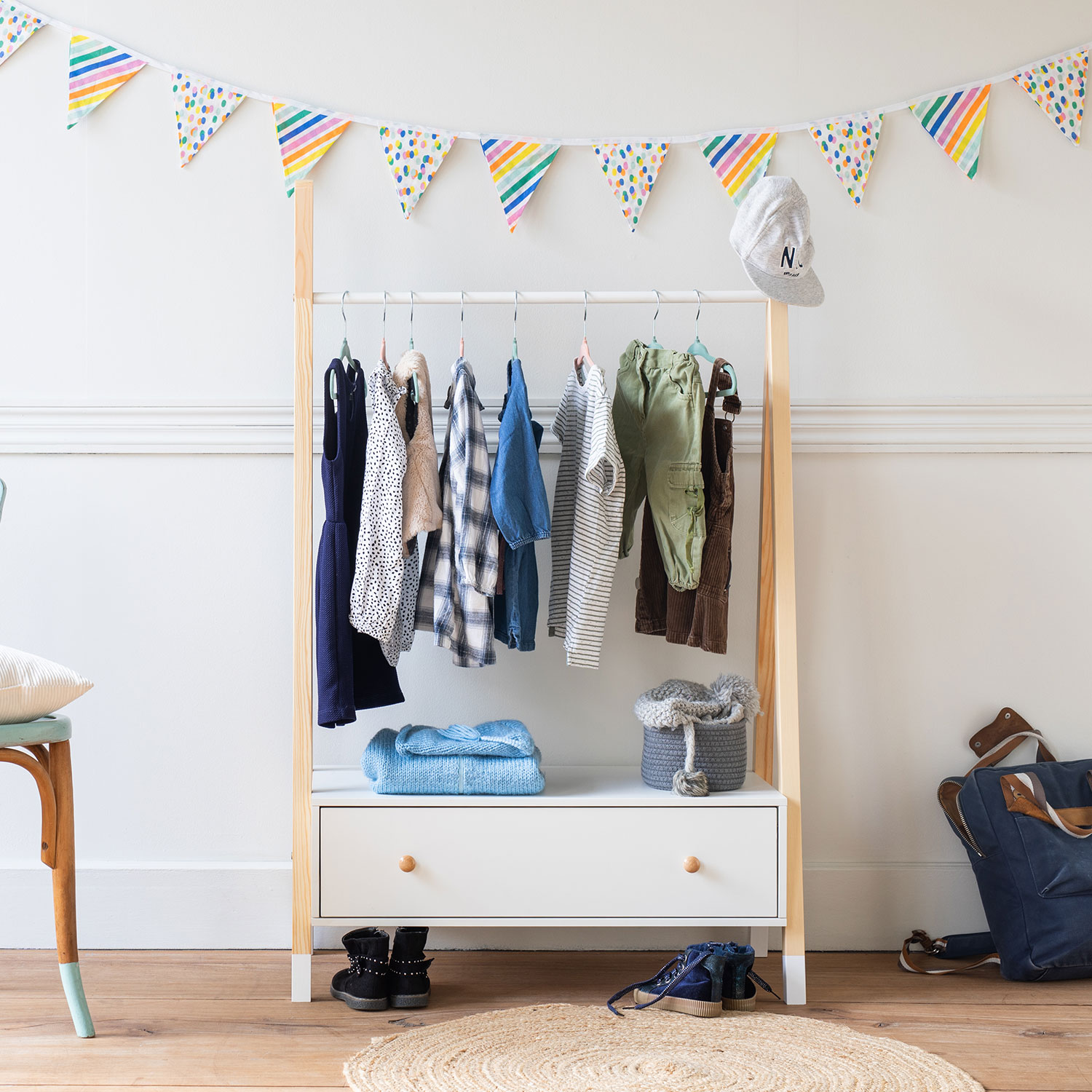 Kindergarderobe aus Holz und Weiß mit Schublade LOU