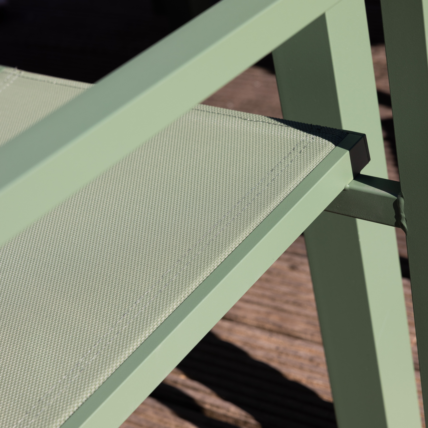 Salon de jardin VENEZIA extensible 90/180 en textilène vert sauge 8 places - aluminium vert sauge