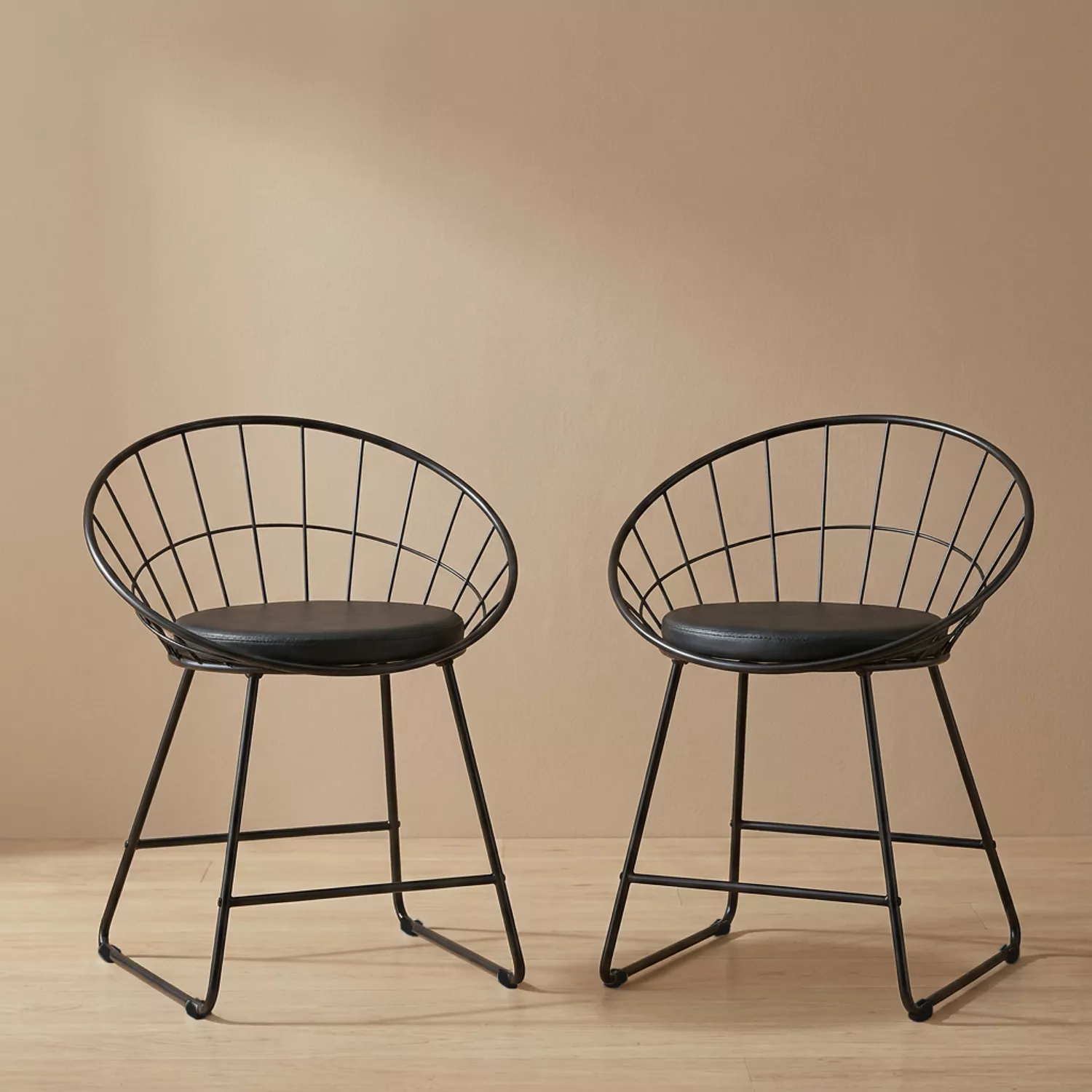 Lot de 2 chaises en métal noir et coussin noir ALEX