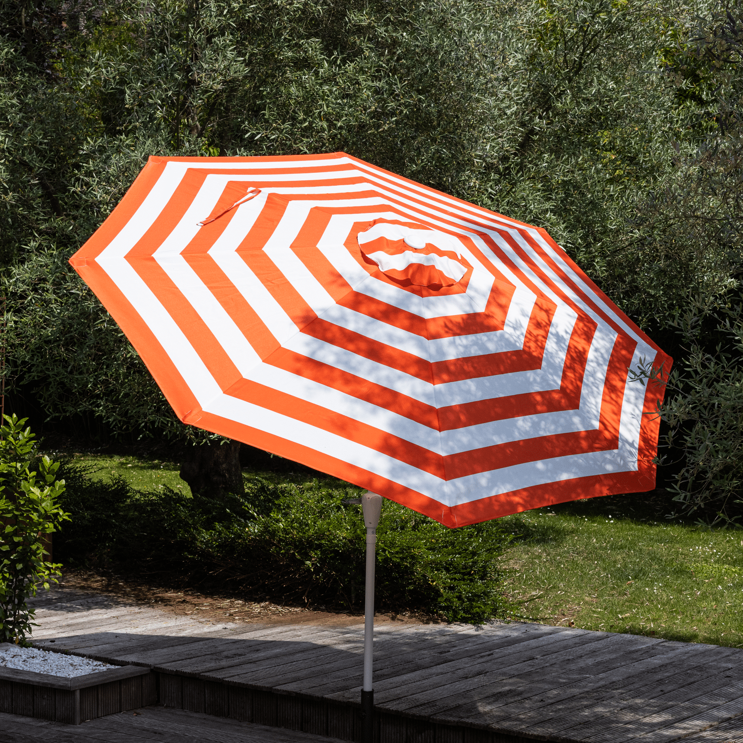 Parasol droit BANDOL rond 2,70m de diamètre à rayures orange