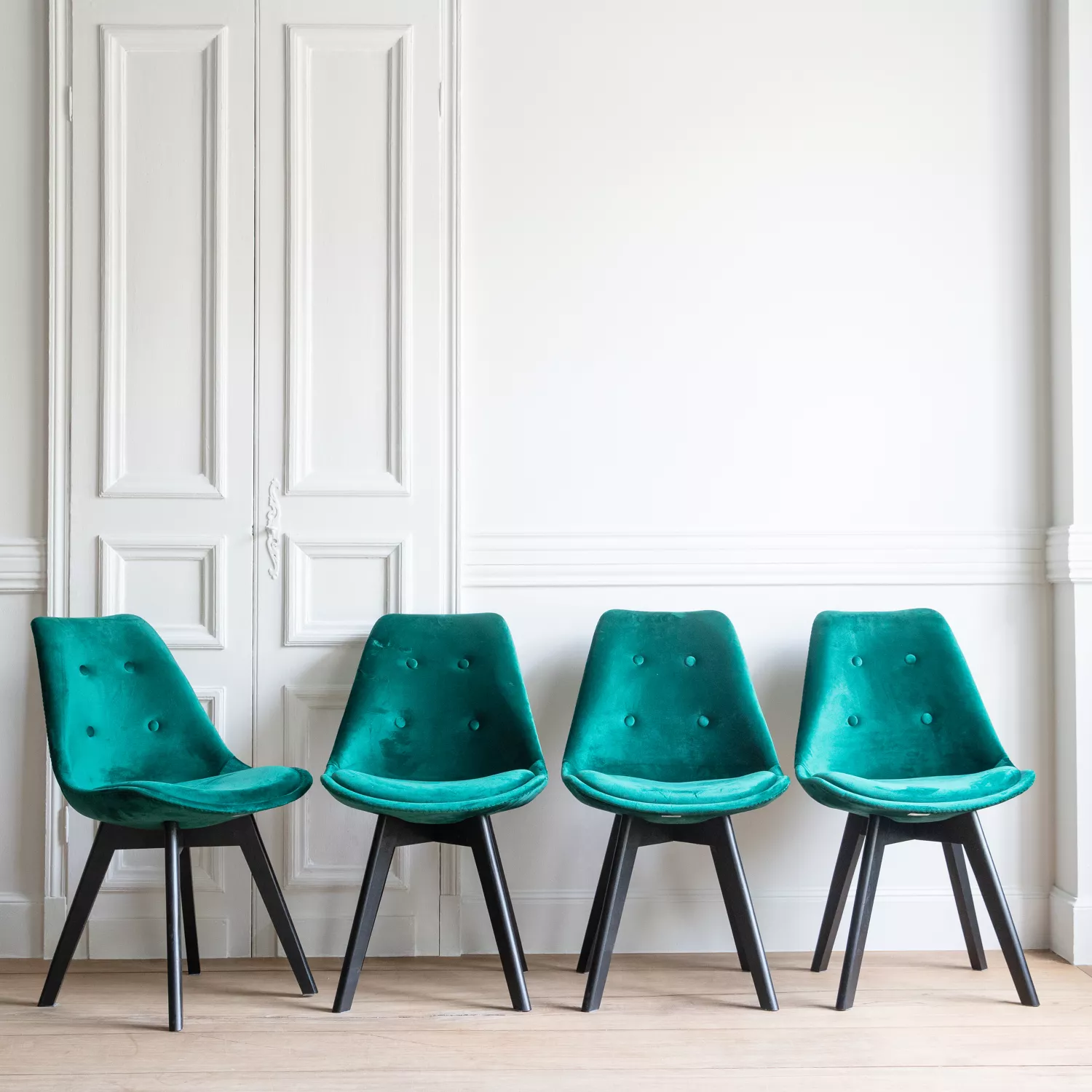 Lot de 4 chaises en velours NORA vertes avec coussin