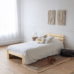 Letto in legno con testiera...