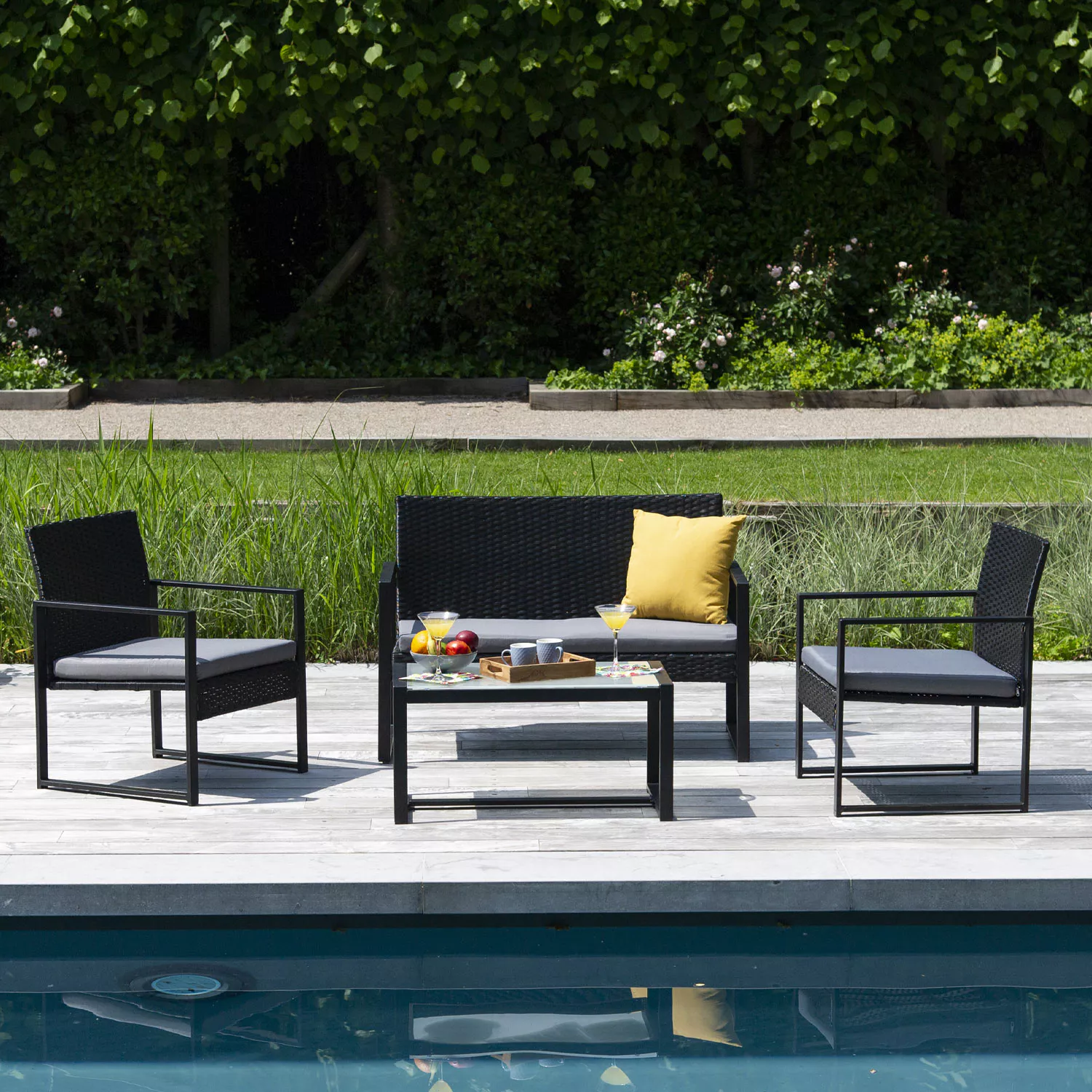 Salon de jardin MAJORQUE en résine tressée noir 4 places - coussins gris