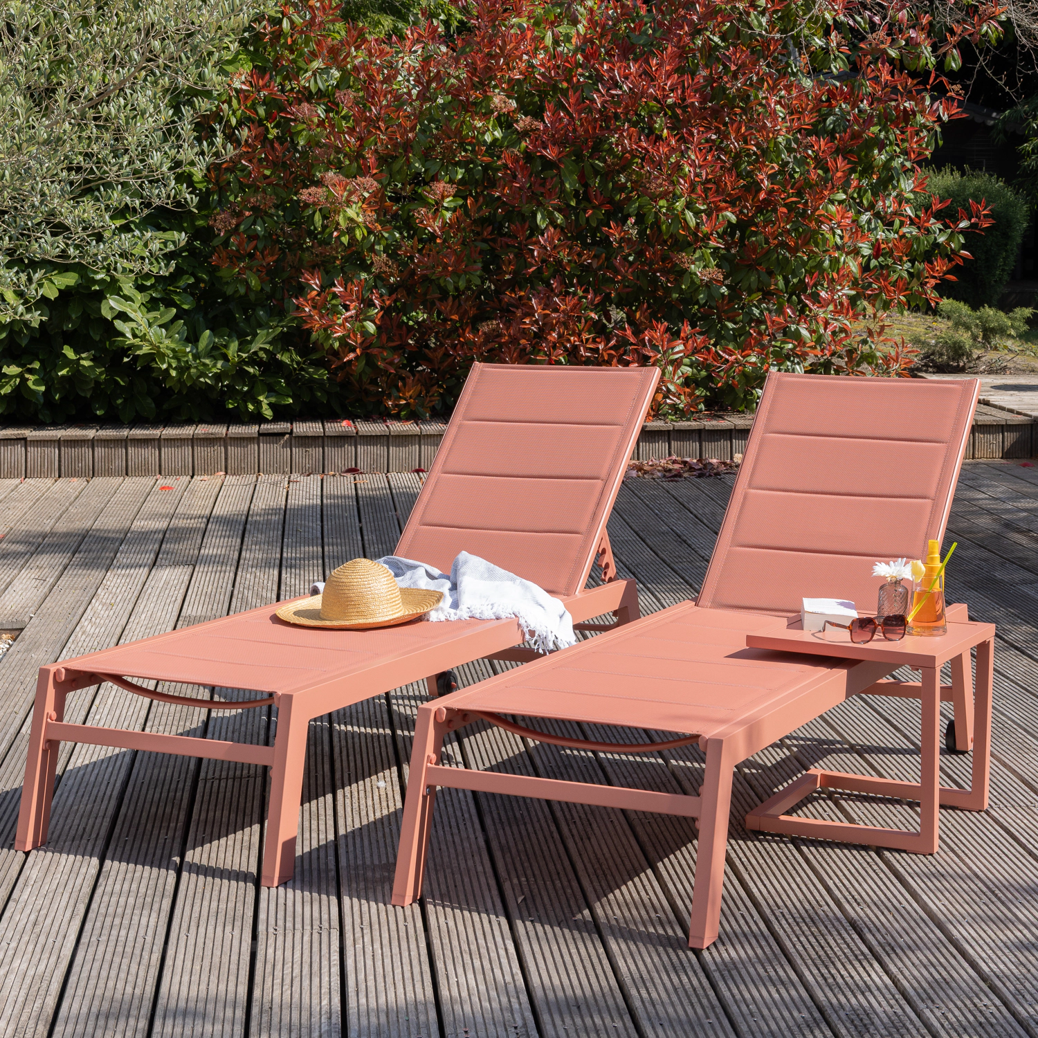 Conjunto de 2 espreguiçadeiras e mesa de apoio BARBADOS em textilene terracota - alumínio terracota