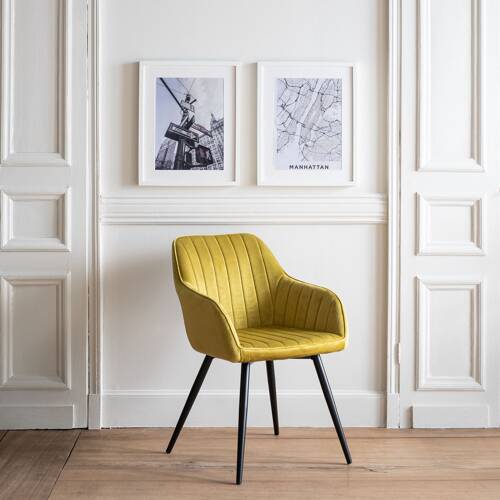 Chaise en velours moutarde