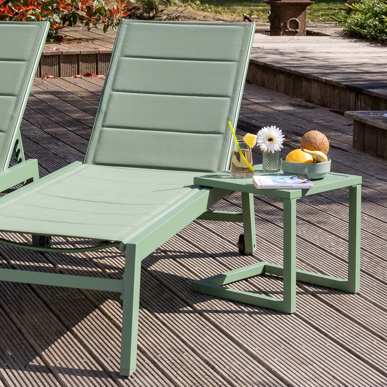Mesa auxiliar BARBADOS de aluminio verde salvia