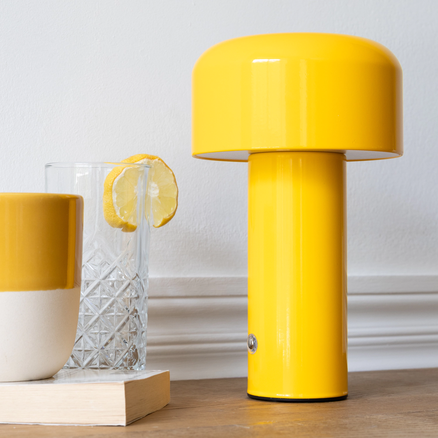 Lámpara de mesa LED amarilla MIRA