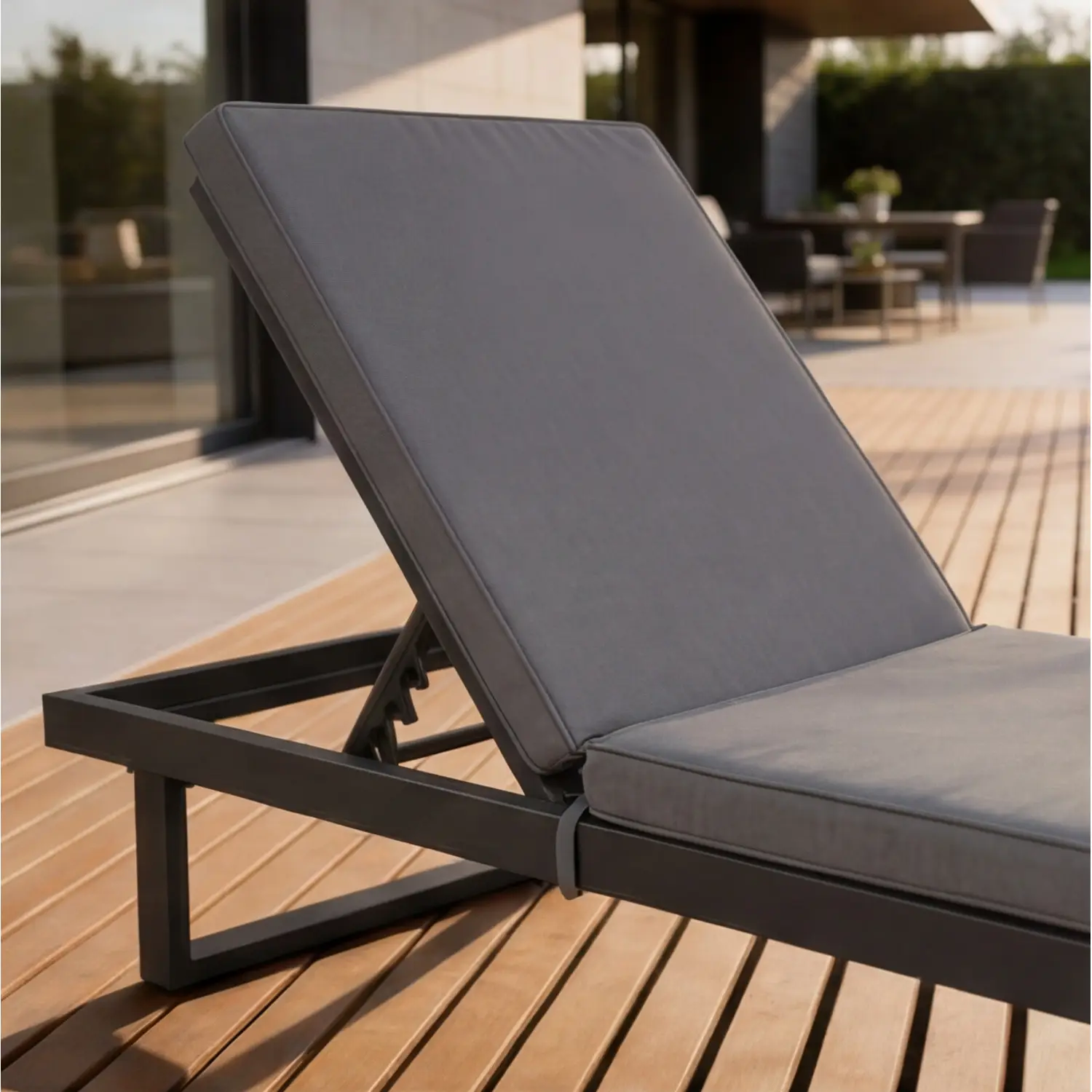 Bain de soleil en aluminium avec coussin gris