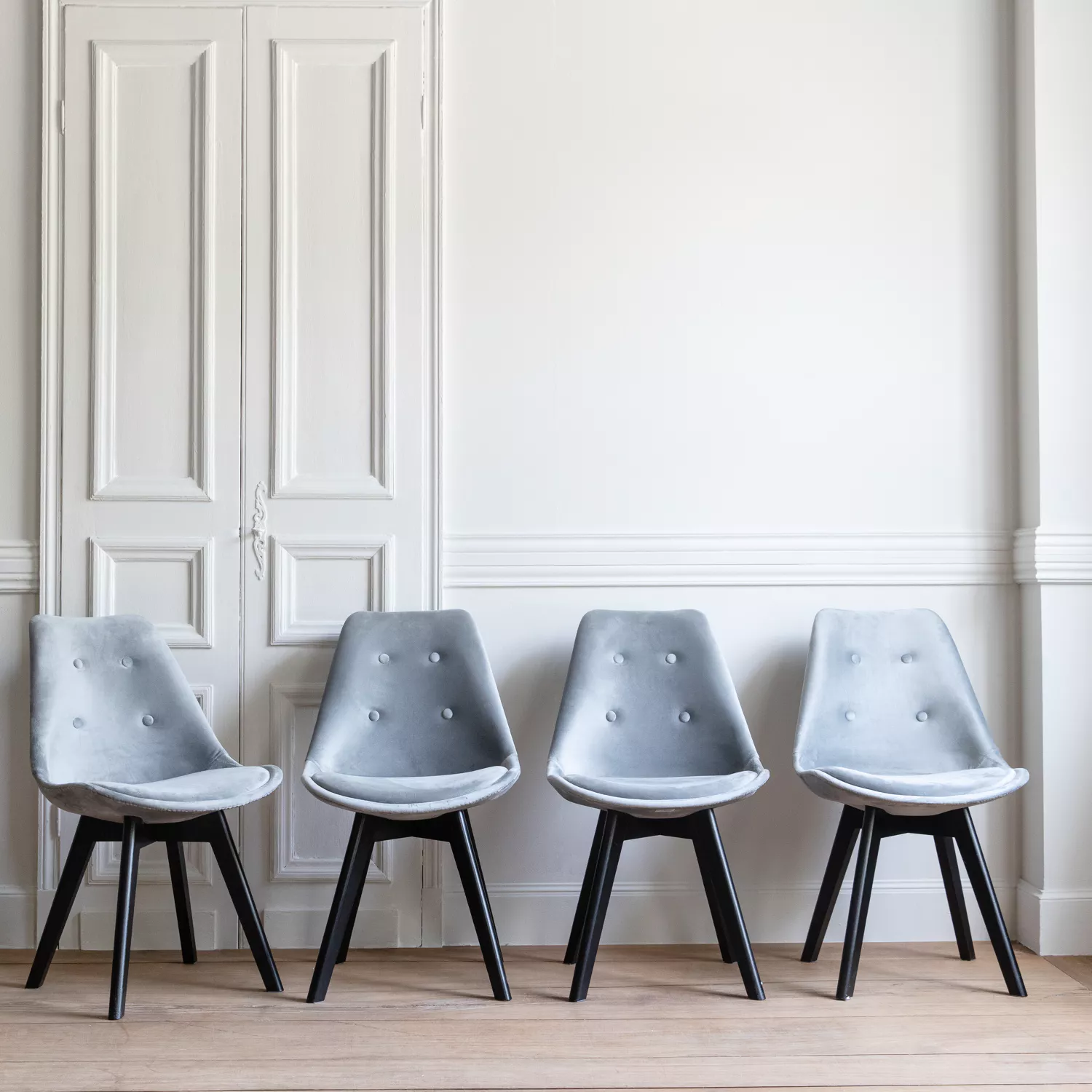 Conjunto de 4 cadeiras de veludo NORA cinzentas com almofada