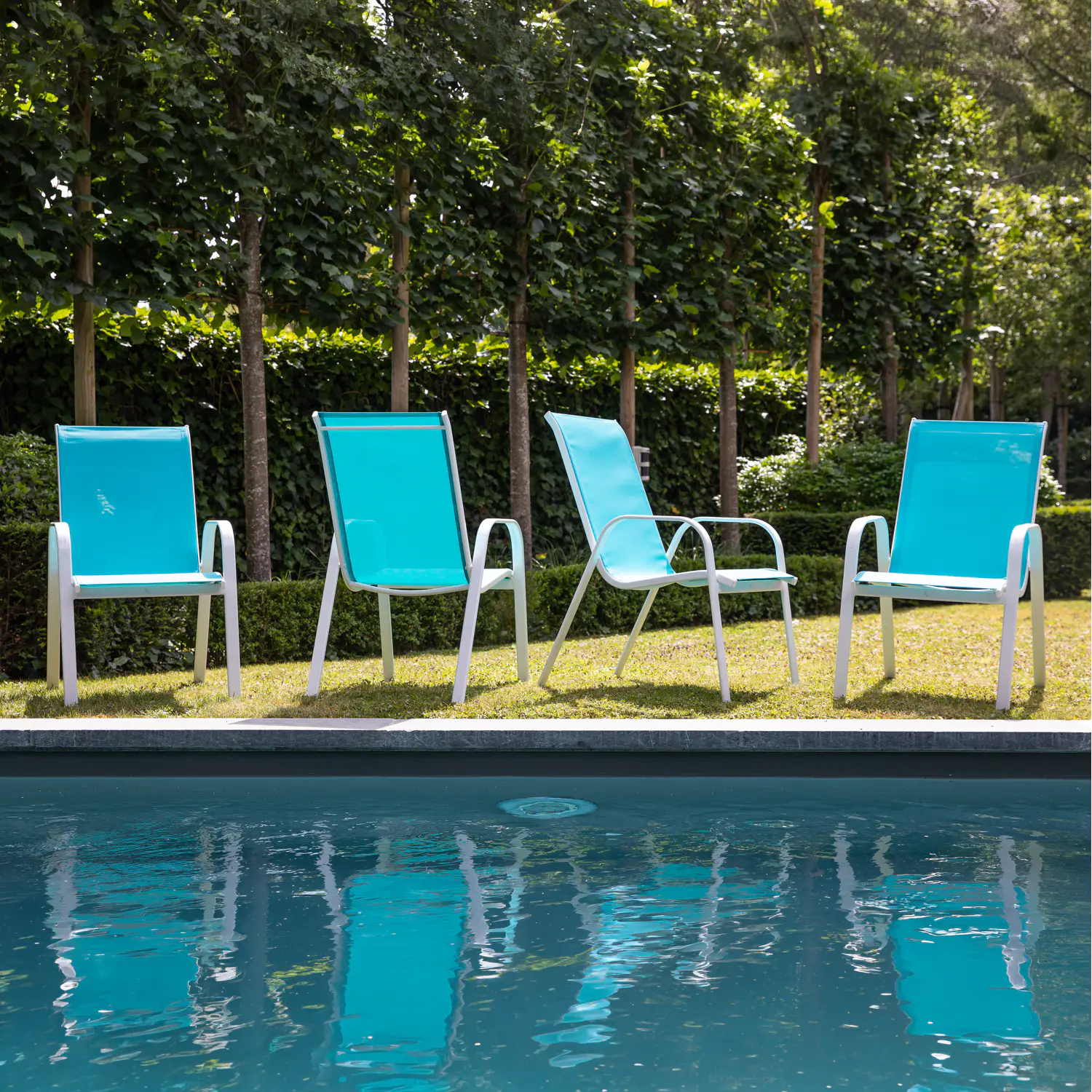 Lot de 4 chaises en textilène bleu - aluminium blanc