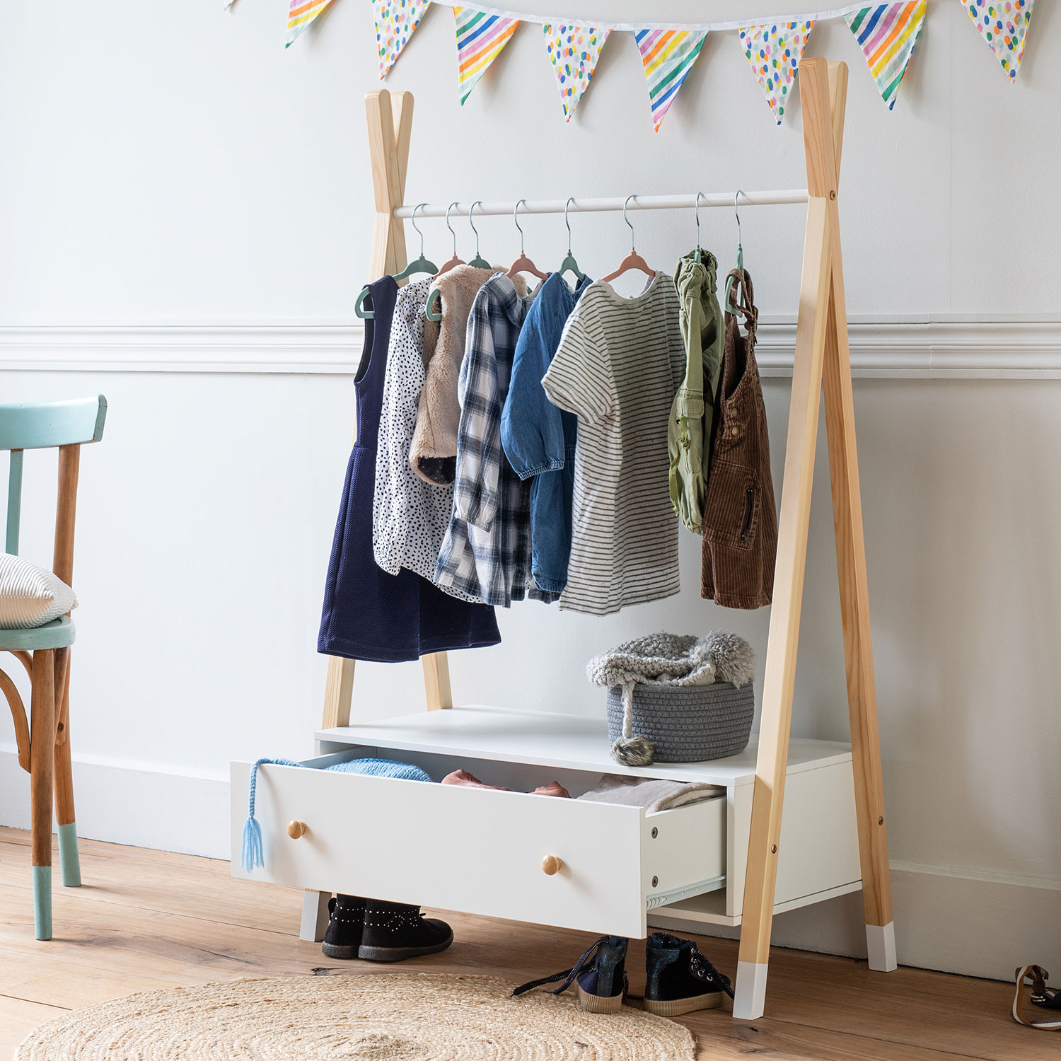 Perchero LOU de madera con cajón blanco para niños