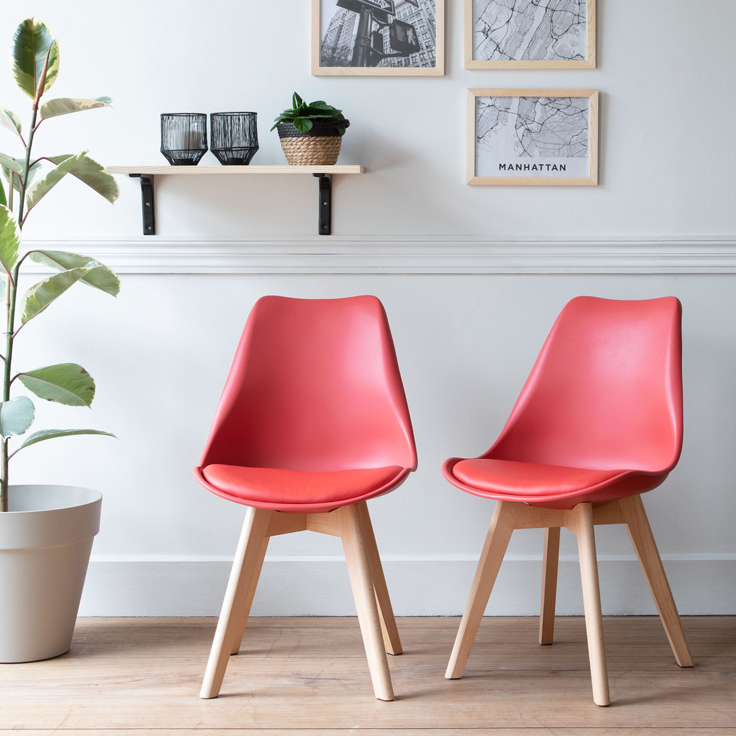 Set van 2 rode NORA Scandinavische stoelen met kussen