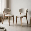 Lot de 2 chaises en bois clair et tissu boucle beige