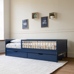 Cama de criança azul escuro...