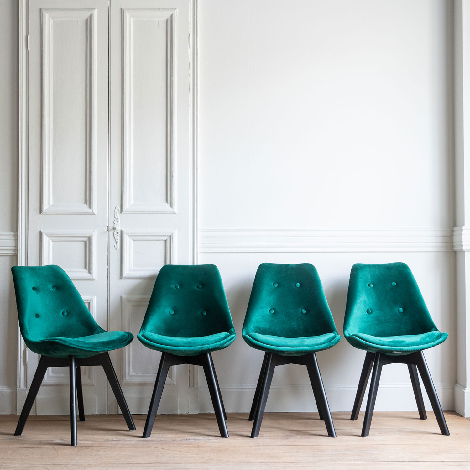 Set van 4 groene NORA fluwelen stoelen met kussen