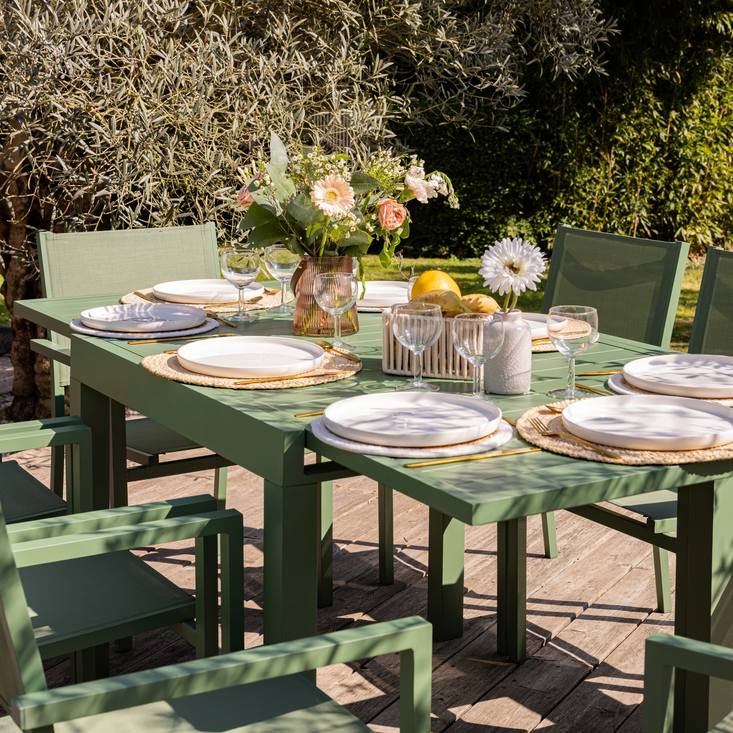 Salon de jardin VENEZIA extensible 90/180 en textilène vert sauge 8 places - aluminium vert sauge