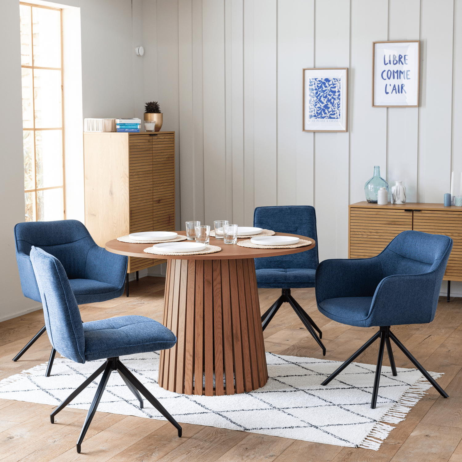 Table à manger ronde 110cm en bois foncé LIV