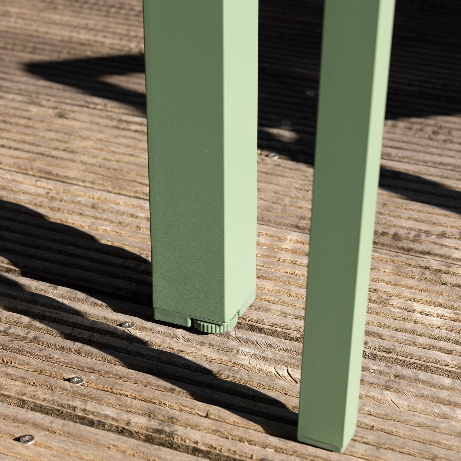 Salon de jardin VENEZIA extensible 90/180 en textilène vert sauge 8 places - aluminium vert sauge