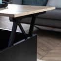 Table basse avec plateau relevable noire et bois HEDDA