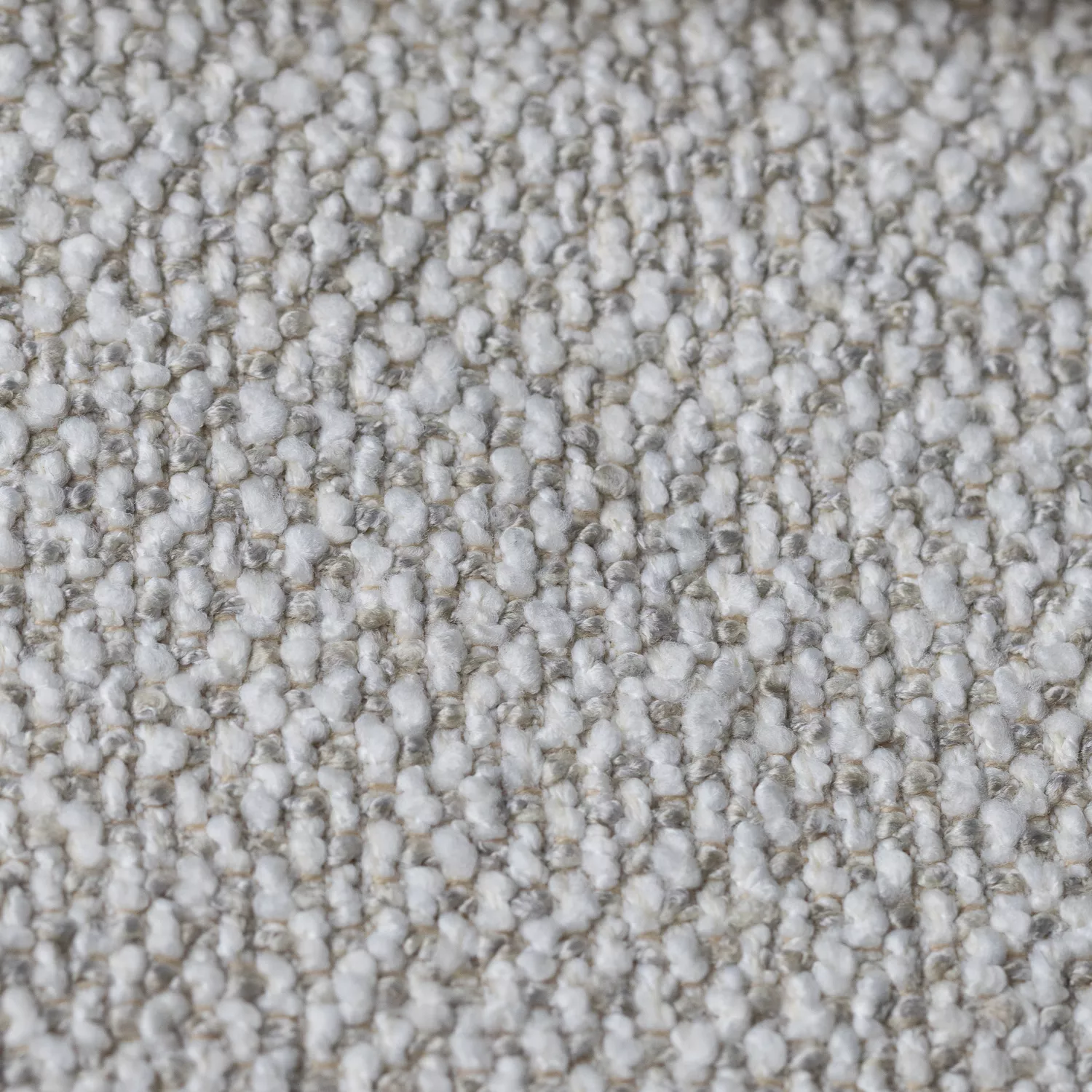 Cadeirão SACHA em tecido bege mosqueado