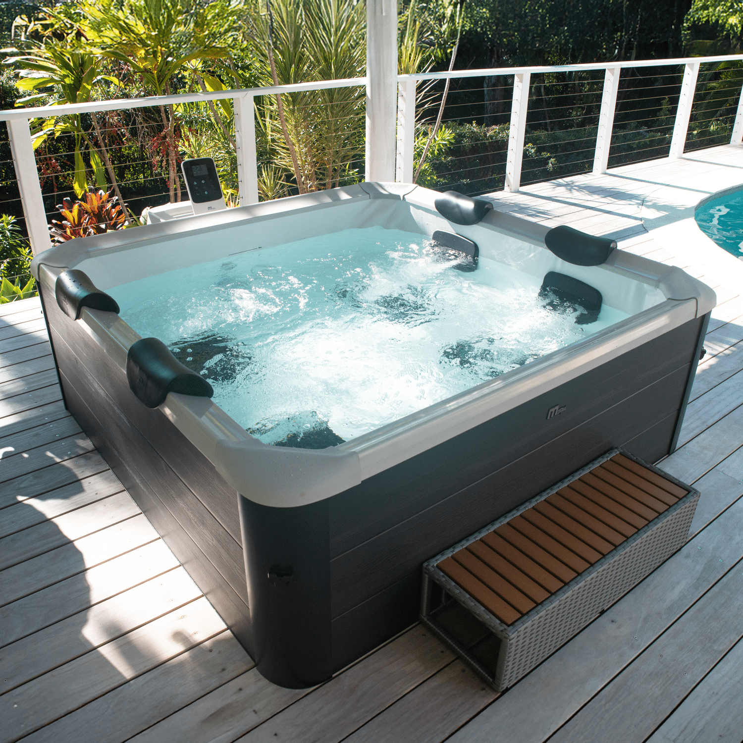 MSPA - Spa rigide connecté carré 180cm OSLO AERO PLUS - 6 places + bar flottant