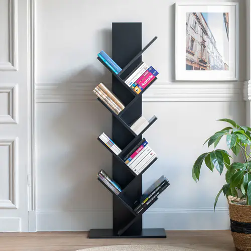 Schwarzer Bücherschrank