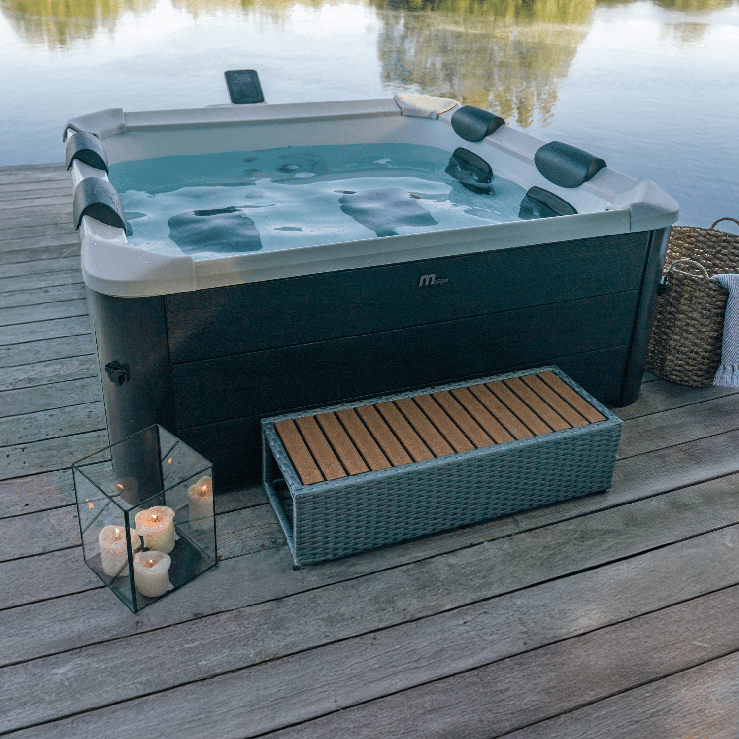 MSPA - Spa rigide connecté carré 160cm OSLO - 6 places + bar flottant