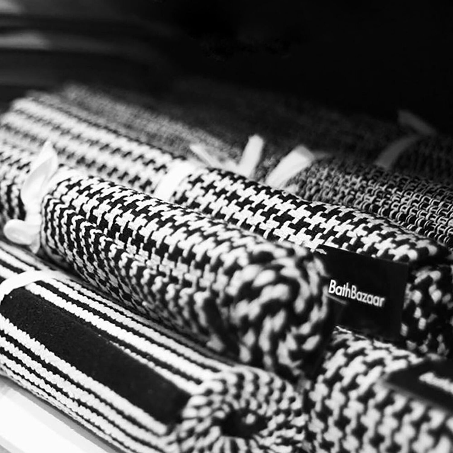 Tapis de bain noir et blanc pied de poule