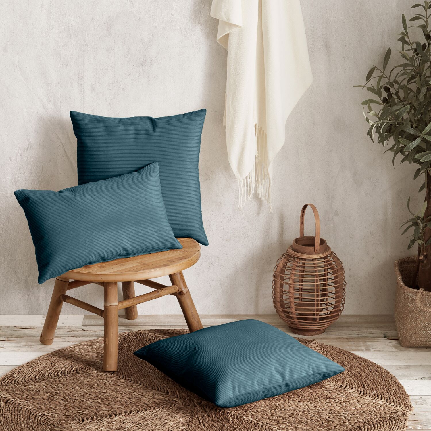 Coussin carré en velours bleu - 45x45 cm - DUNE