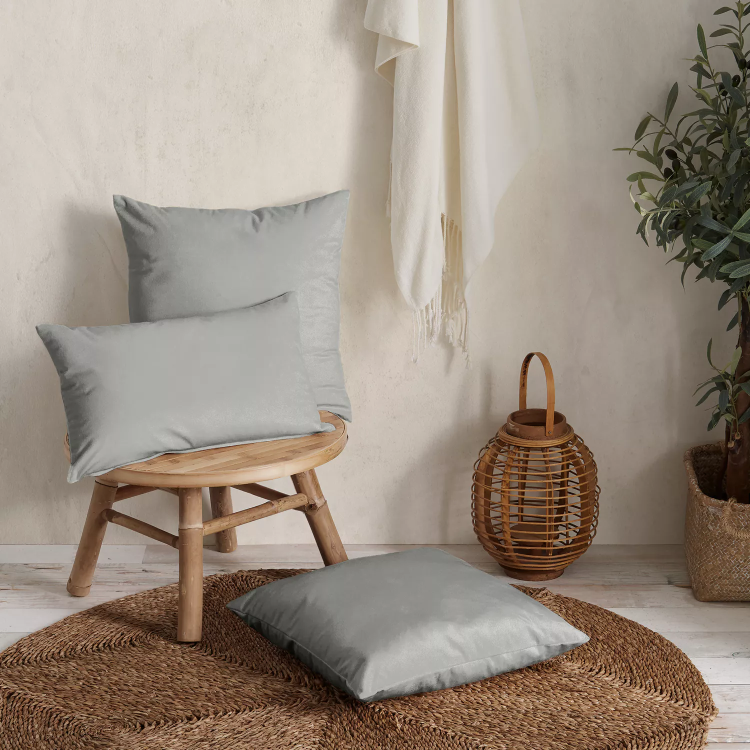 Kussen vierkant NAURU - 45x45 cm in grijs fluweel