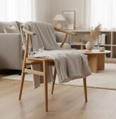 Couverture plaid gris clair...
