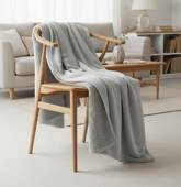 Couverture plaid gris clair...