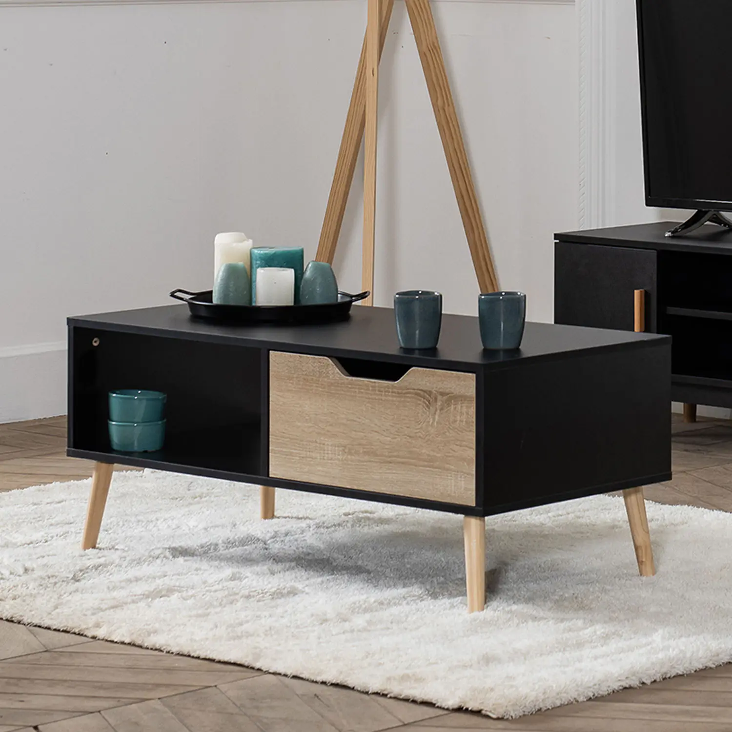 Tavolino nero in stile scandinavo con cassetto