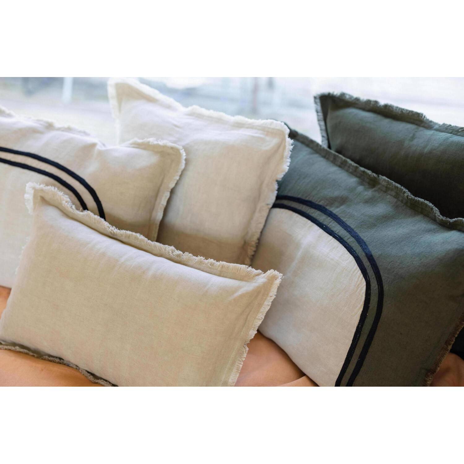 Coussin Laly Olive - Vivaraise (Lin-Coton, 40 x 65 cm)